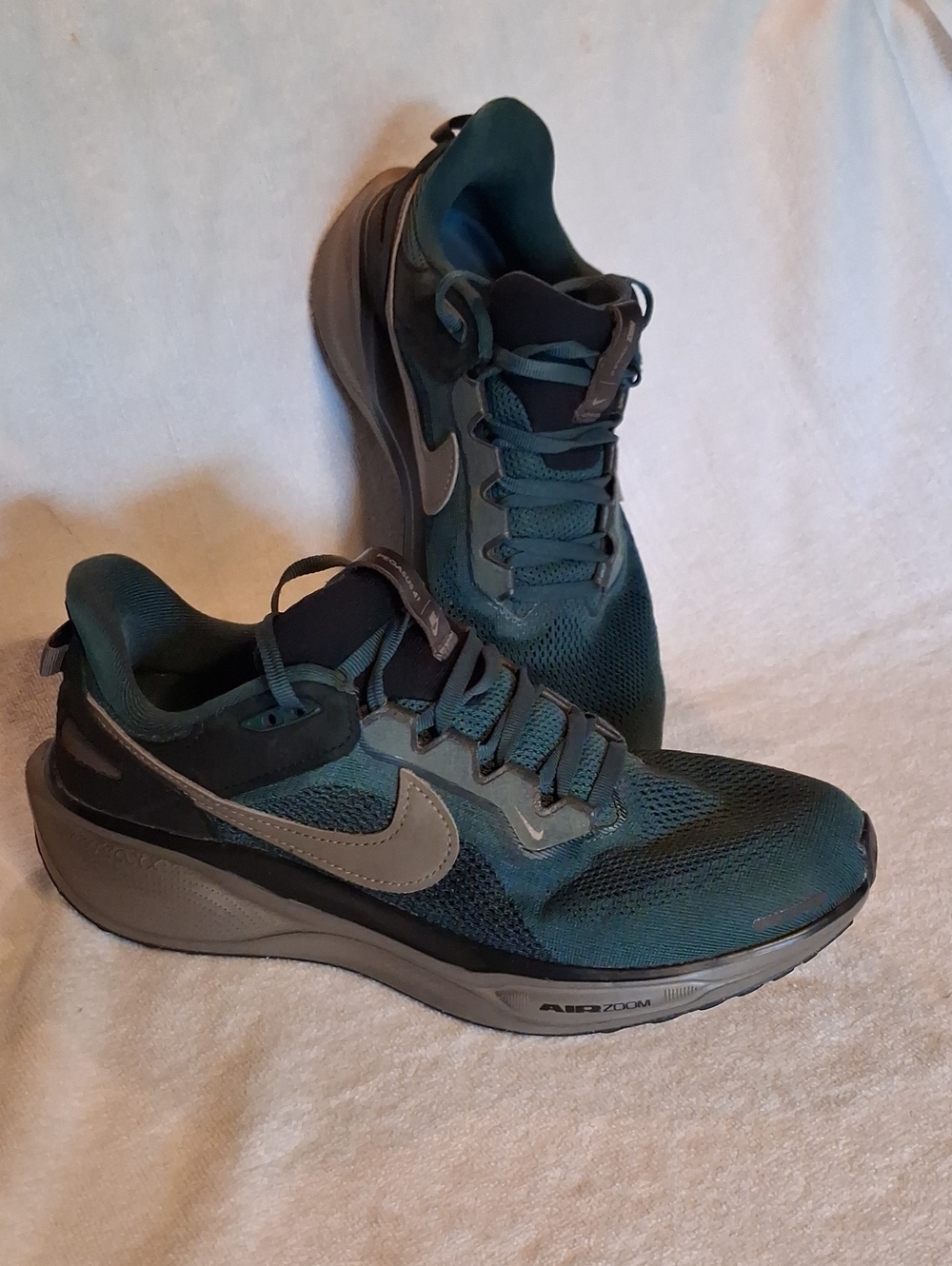 Nike Green and Gray Athletic Running Sneakers Size 8